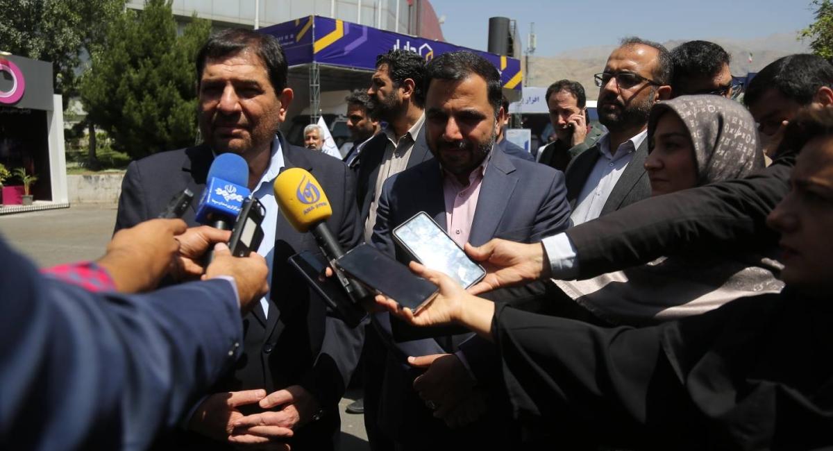 بازدید معاون اول رئیس جمهور و وزیر ارتباطات و فناوری اطلاعات از نمایشگاه