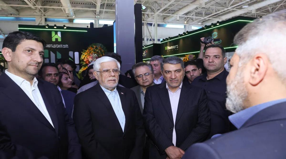 بازدید معاون اول رئیس‌جمهور از نمایشگاه الکامپ و پاویون دولت هوشمند