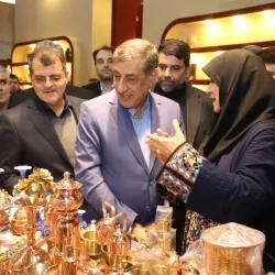 معاون رئیس‌جمهور از نمایشگاه صنایع دستی بازدید کرد