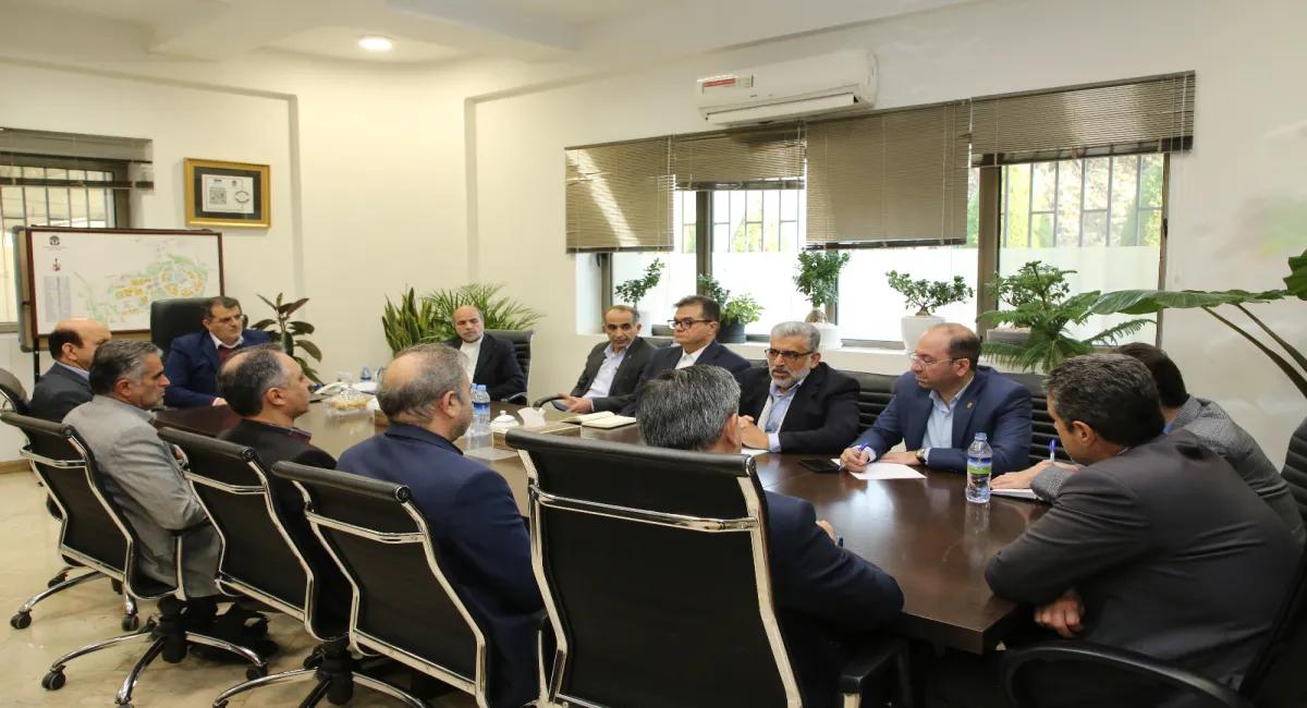 بیک زاده در نشست صمیمی با فرمانده بسیج وزارت صمت و هیئت اندیشهورز سازمان توسعه تجارت و نمایشگاه بینالمللی تهران: